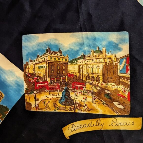London Art of the Scarf by The Rack Nordstrom Buckingham Piccadilly Big Ben UK - Picture 6 of 9